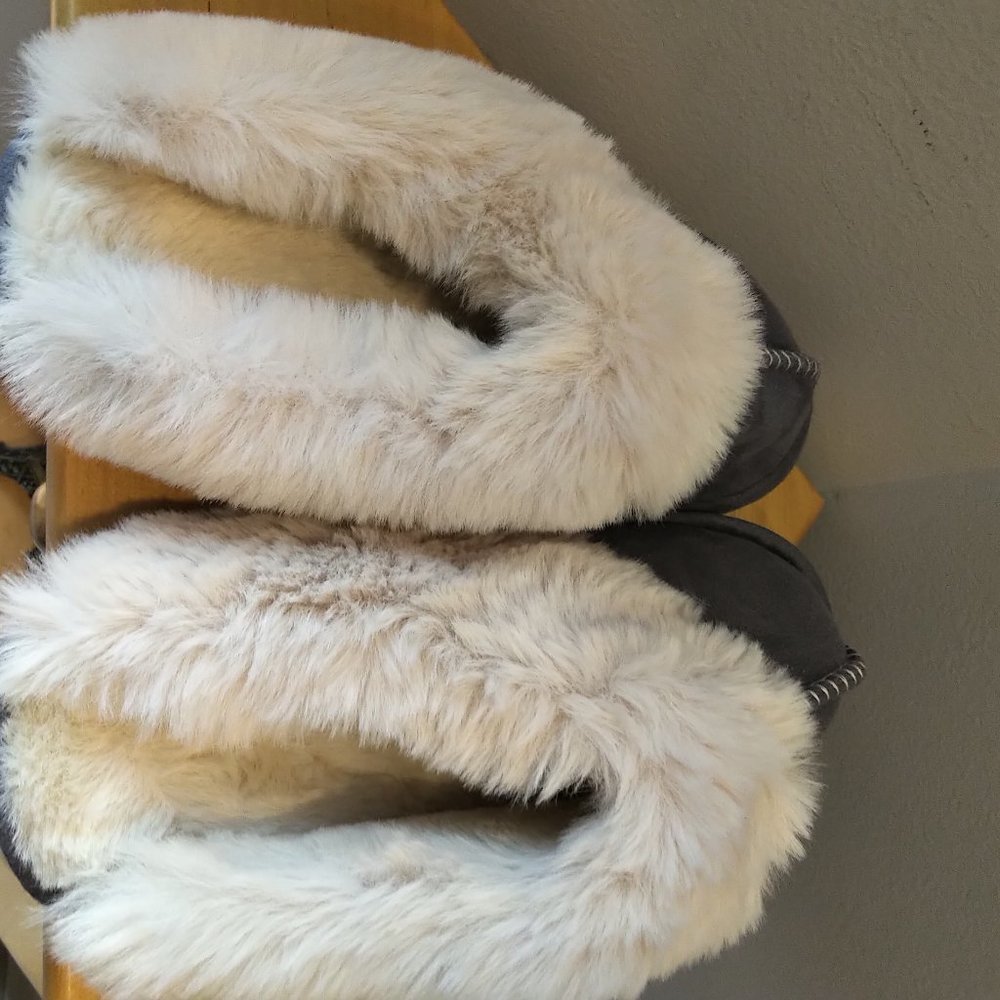 Ladies Gray ultra-suede faux-fur scuffs US size 7-8 excellent - Picture 6 of 10